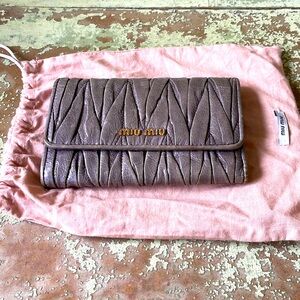 Miu Miu gray vitello shine (calfskin) matelasse tri-fold wallet